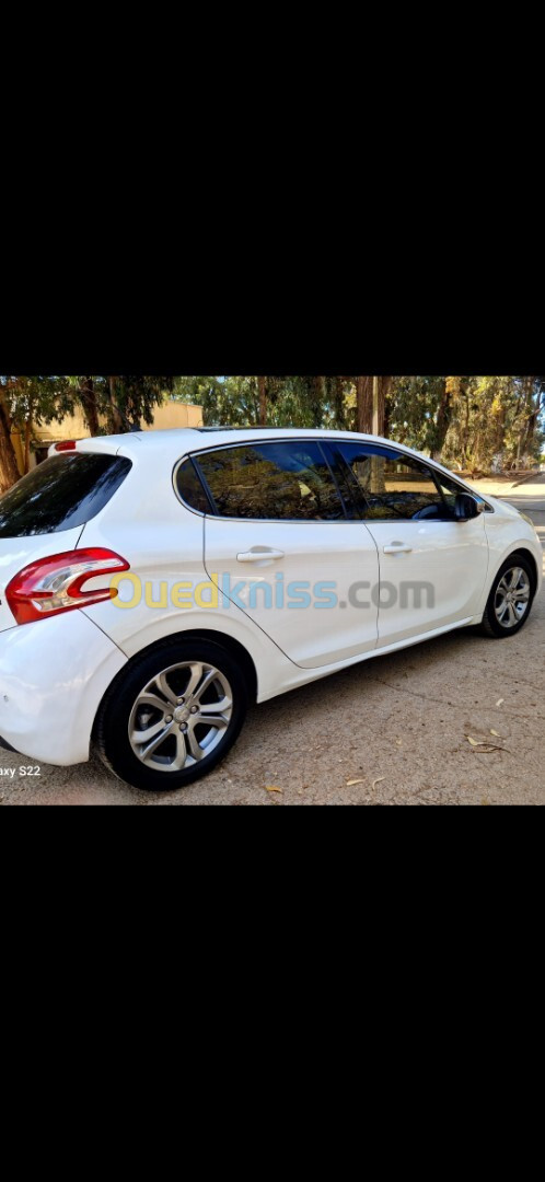 Peugeot 208 2015 Allure