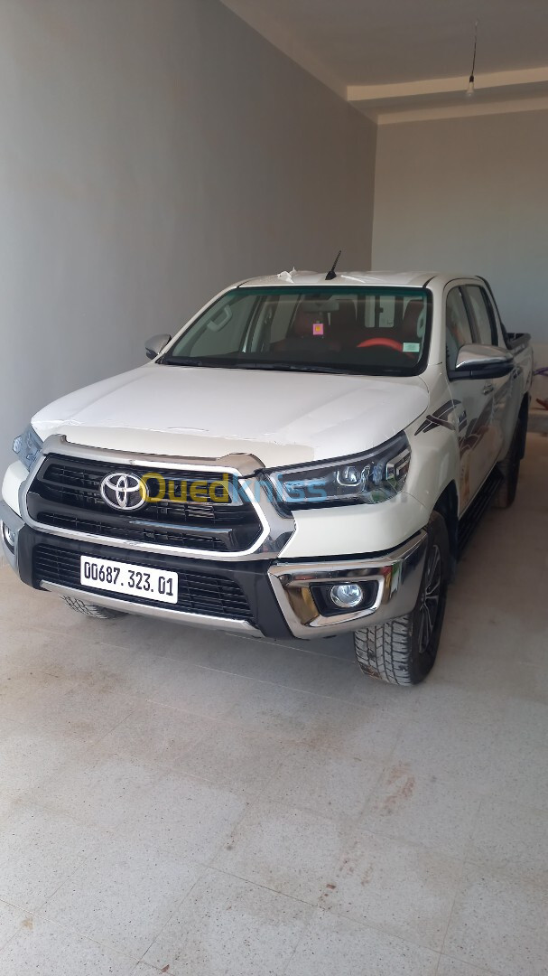 Toyota Hilux 2023 4X4