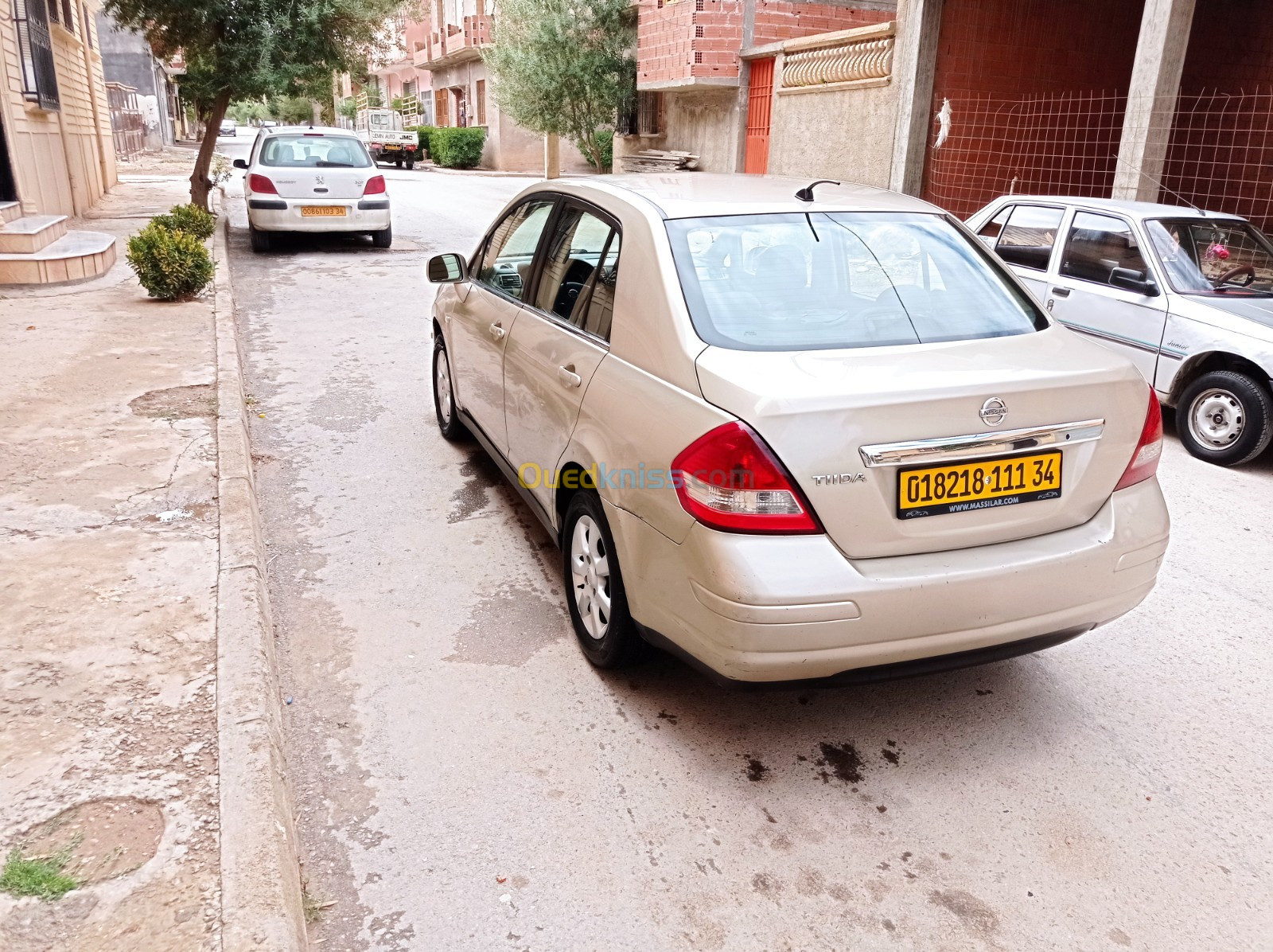 Nissan Tiida 4 portes 2011 Tiida 4 portes