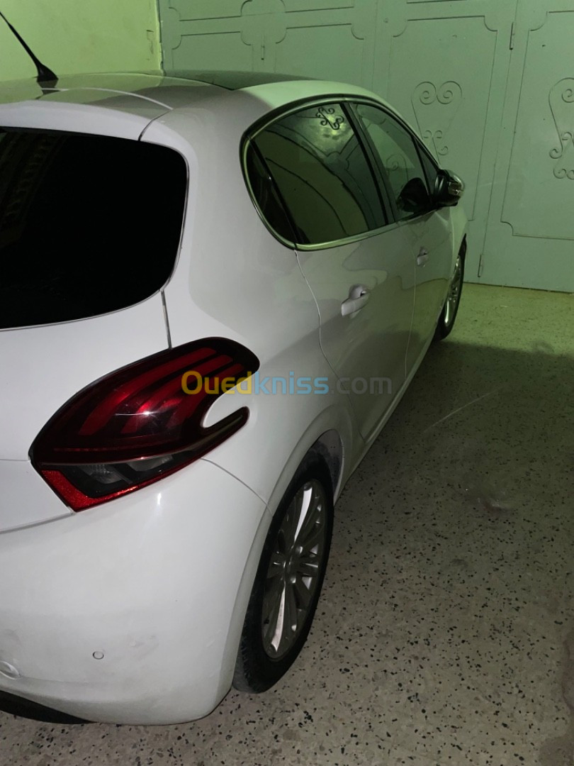 Peugeot 208 2016 Allure Facelift