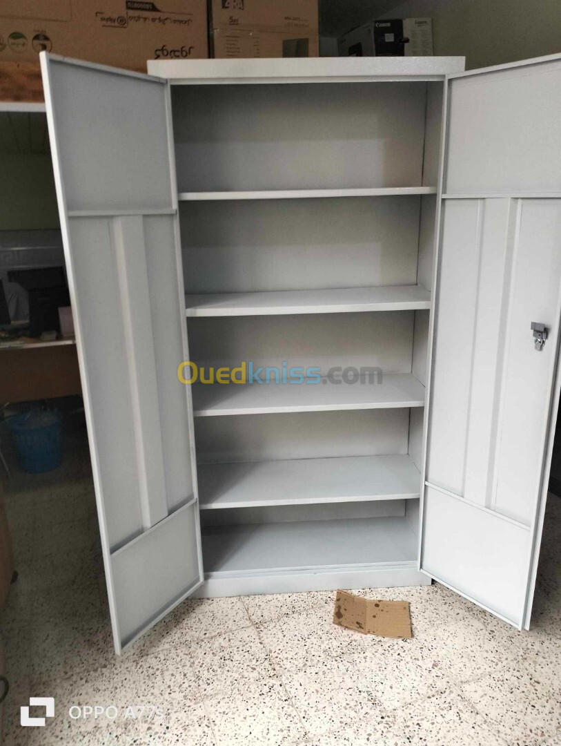 armoire métallique 2 porte  de rangement  inoxydable et avec pied chrome  