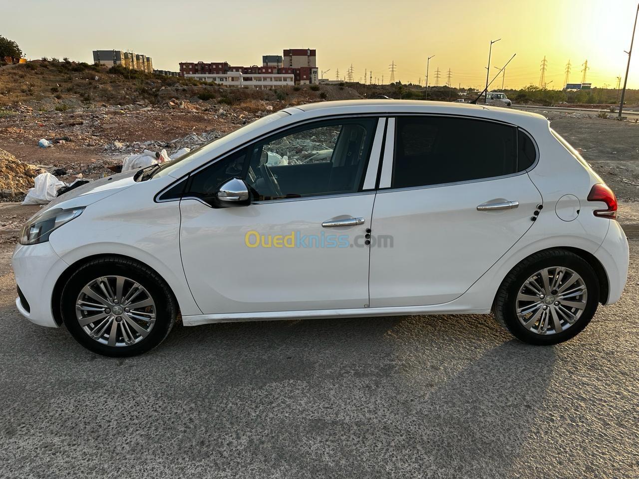 Peugeot 208 2015 Access Facelift