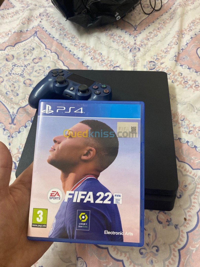 Ps4 slim 1Tera + manette originale + fifa 2022