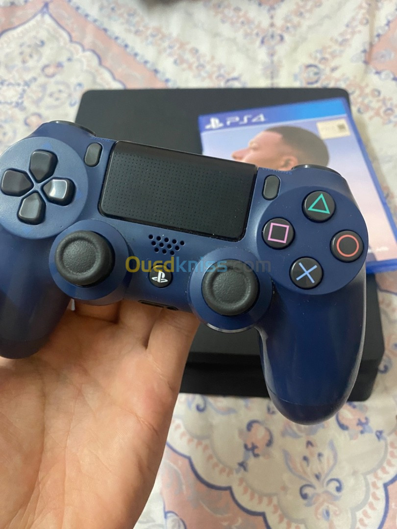 Ps4 slim 1Tera + manette originale + fifa 2022