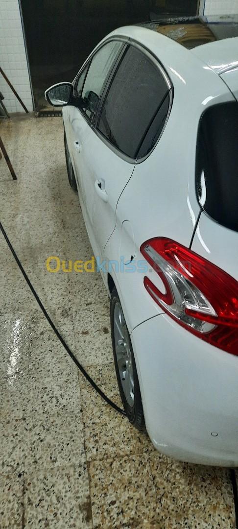 Peugeot 208 2015 Allure