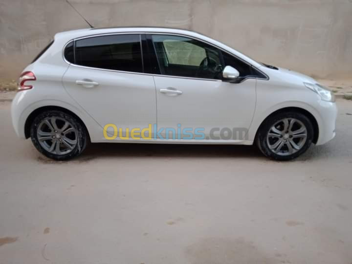 Peugeot 208 2015 Allure Facelift