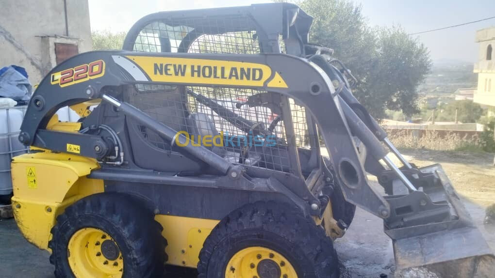 L220 new holland 