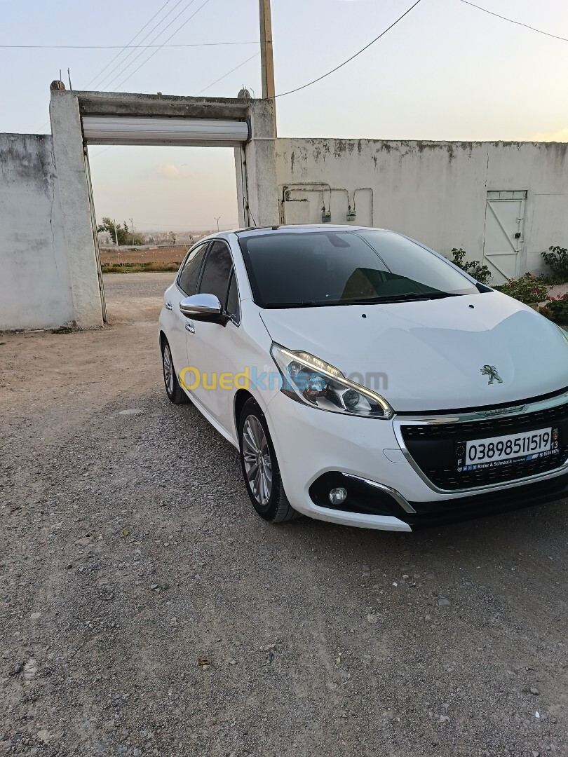 Peugeot 208 2015 Allure Facelift