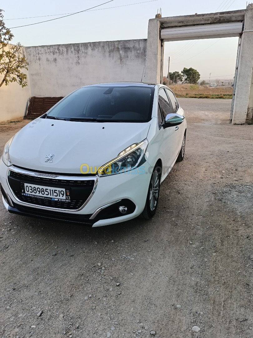 Peugeot 208 2015 Allure Facelift