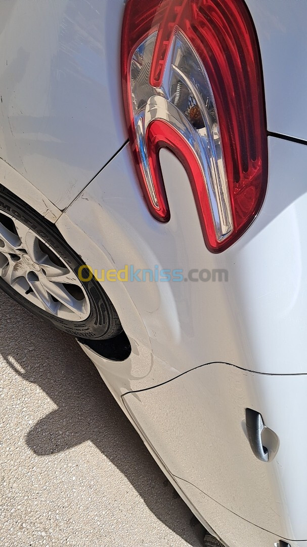 Peugeot 208 2014 Silver Line