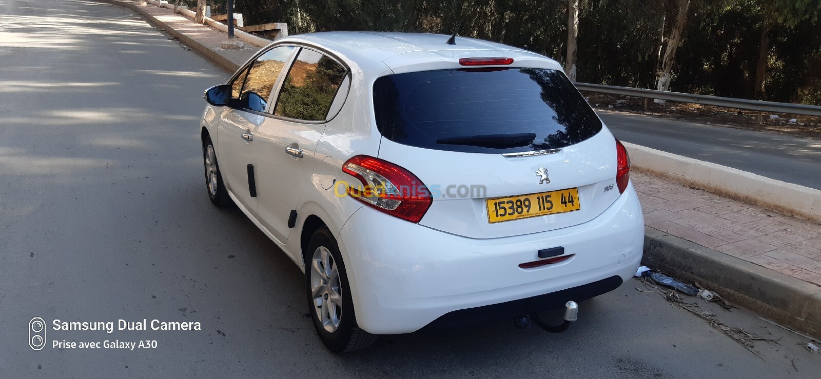 Peugeot 208 2015 Silver Line