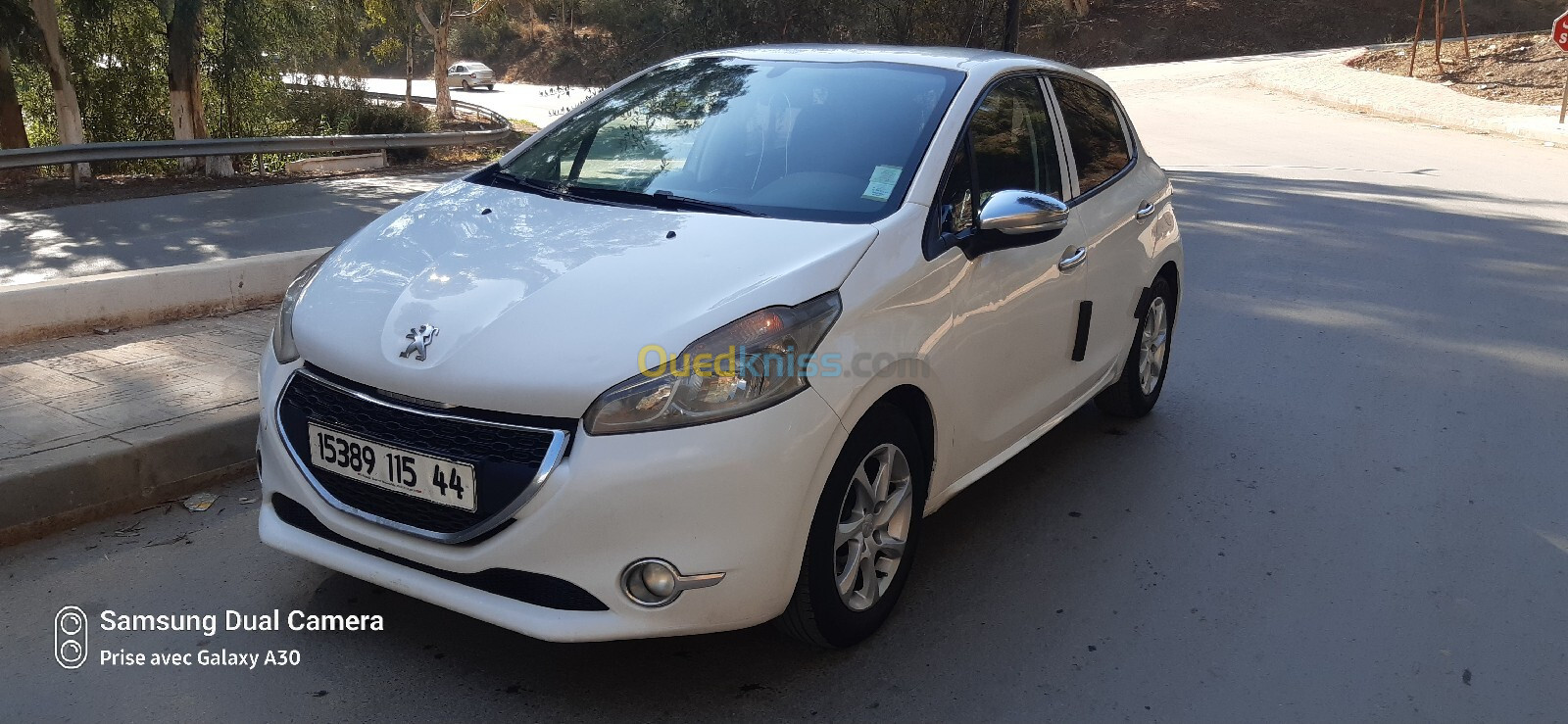 Peugeot 208 2015 Silver Line