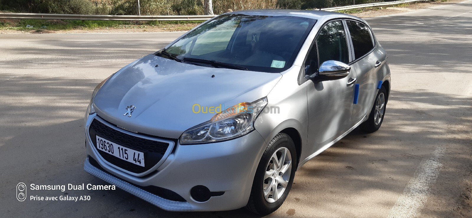 Peugeot 208 2015 Silver Line