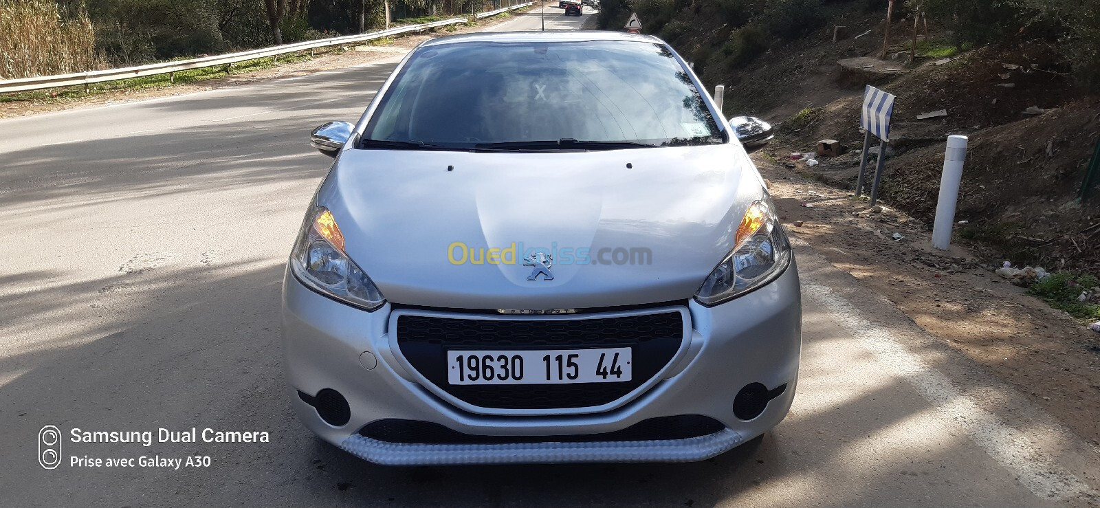 Peugeot 208 2015 Silver Line