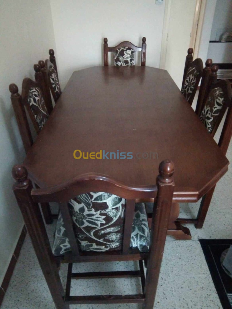 Table Salle a manger avec 6 chaise 