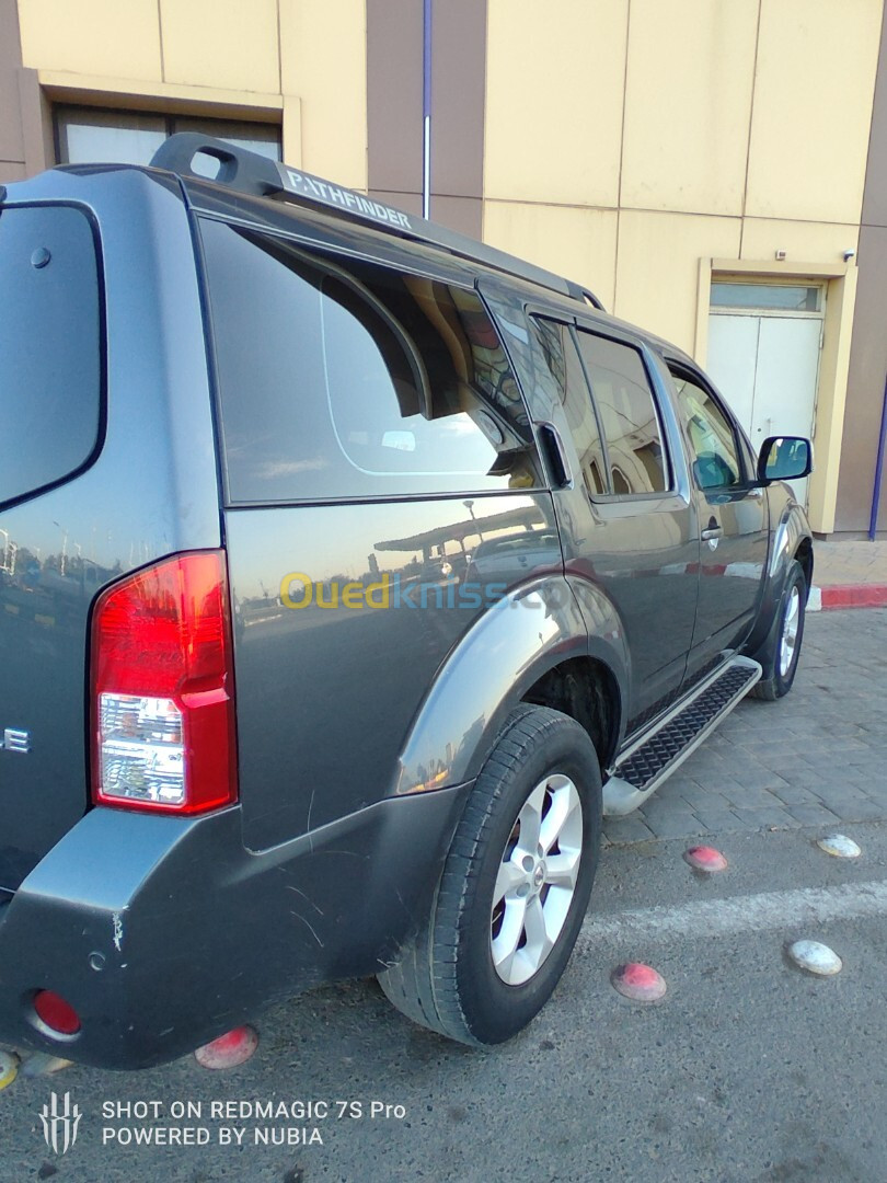 Nissan Pathfinder 2011 Platinum