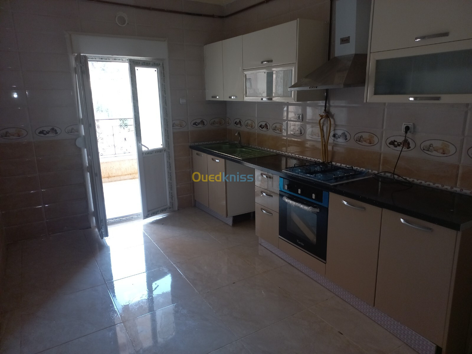 Location Appartement F4 Tipaza Kolea