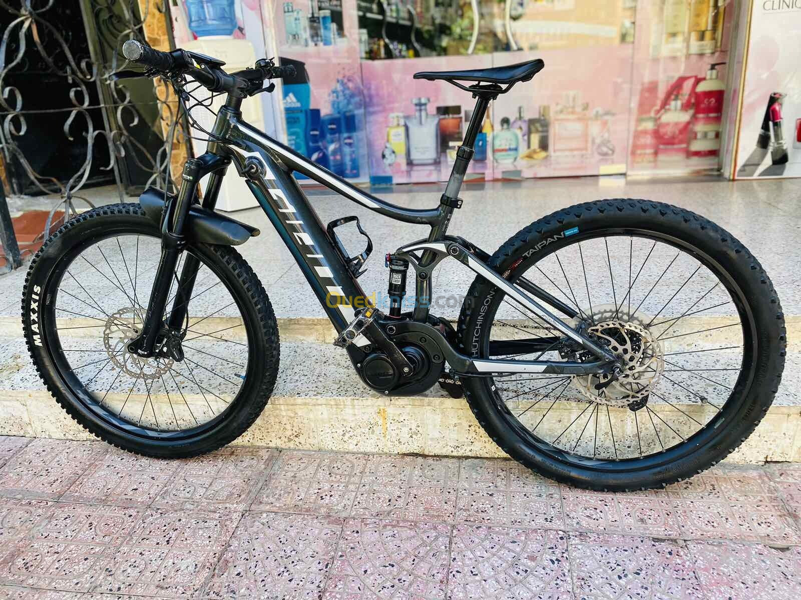 VTT électrique tout suspendu ROCK MACHINE 