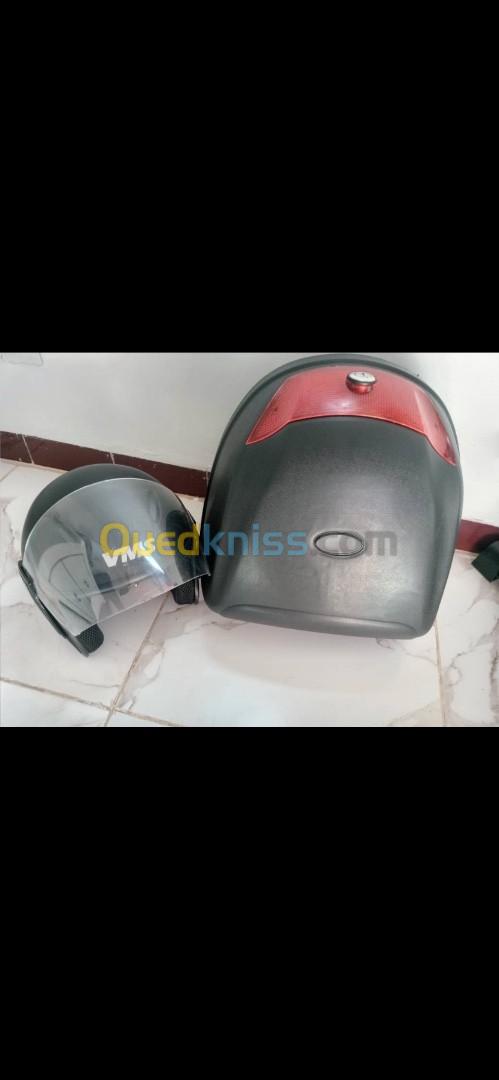 Casque de scooter et valise 