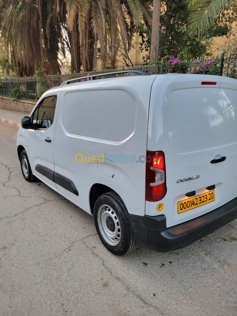 Fiat Doblo 2023 Italie