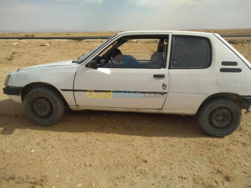 Peugeot 205 1993 فرنسية