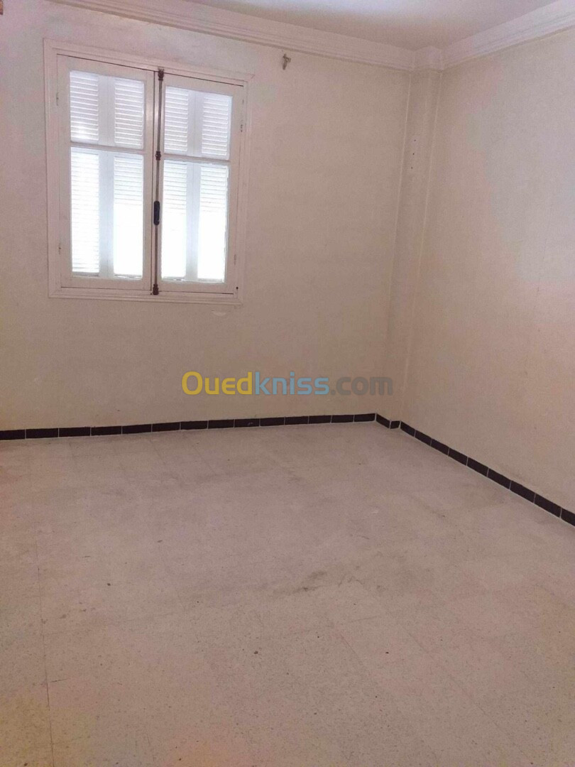 Location Appartement F3 Boumerdès Corso