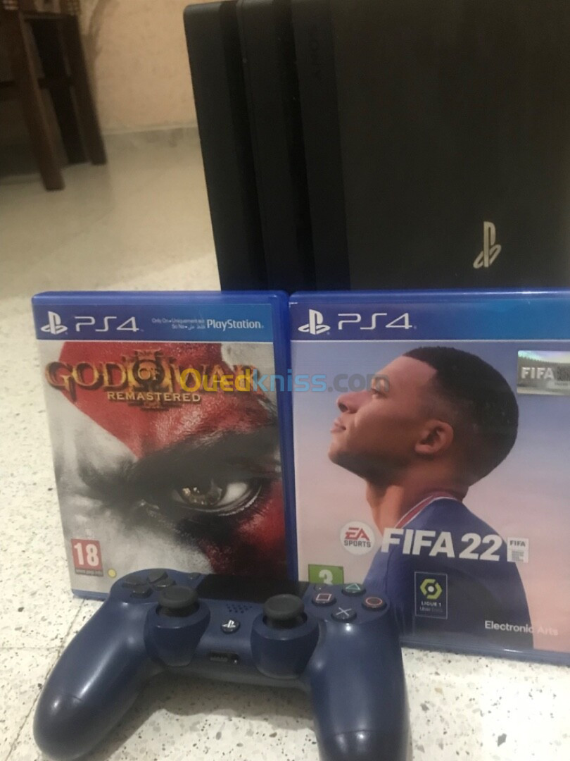 Ps4 pro 1to non flashe  +Fifa22 et god of war 