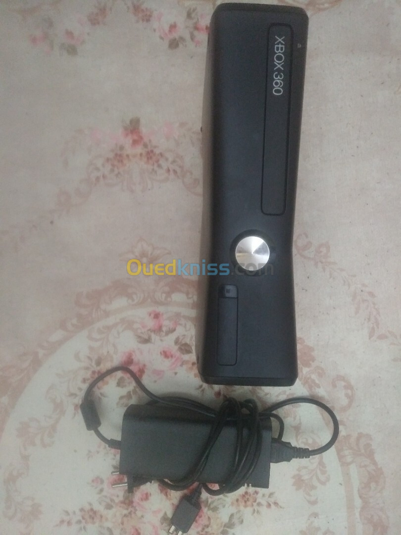 Xbox 360 slim 250 go