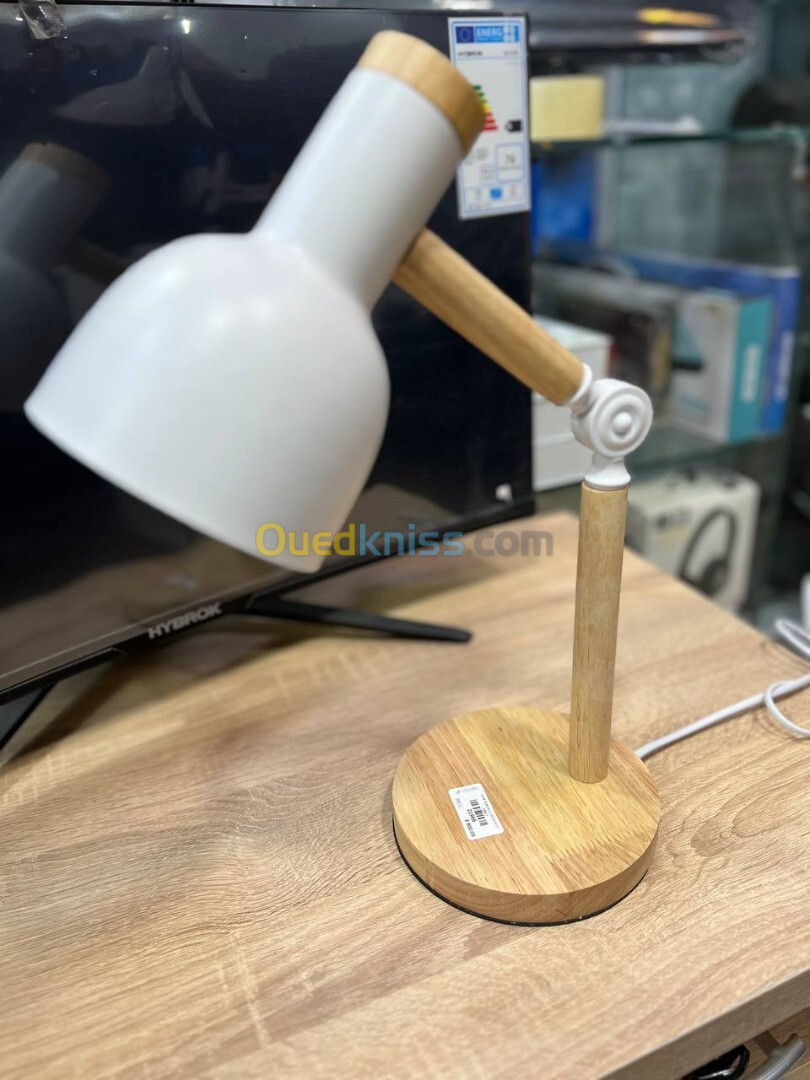 Lampe de bureau base en bois moderne (3 couleurs disponible)