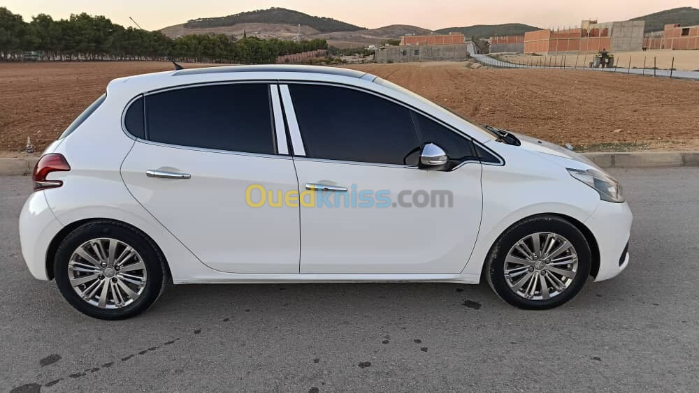 Peugeot 208 2015 Access Facelift