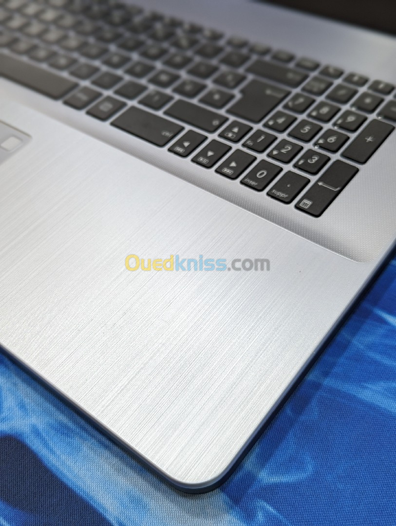 ASUS VIVOBOOK 17 I7 8TH  16GB 256 SSD NVIDIA MX 110 2GB  FULL HD