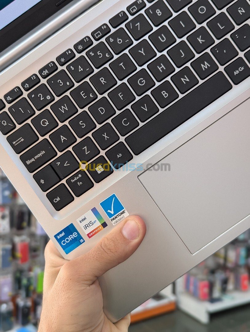 ASUS VIVOBOOK  I5 1235U 16GB 512  SSD FULL HD 15.6 OLED