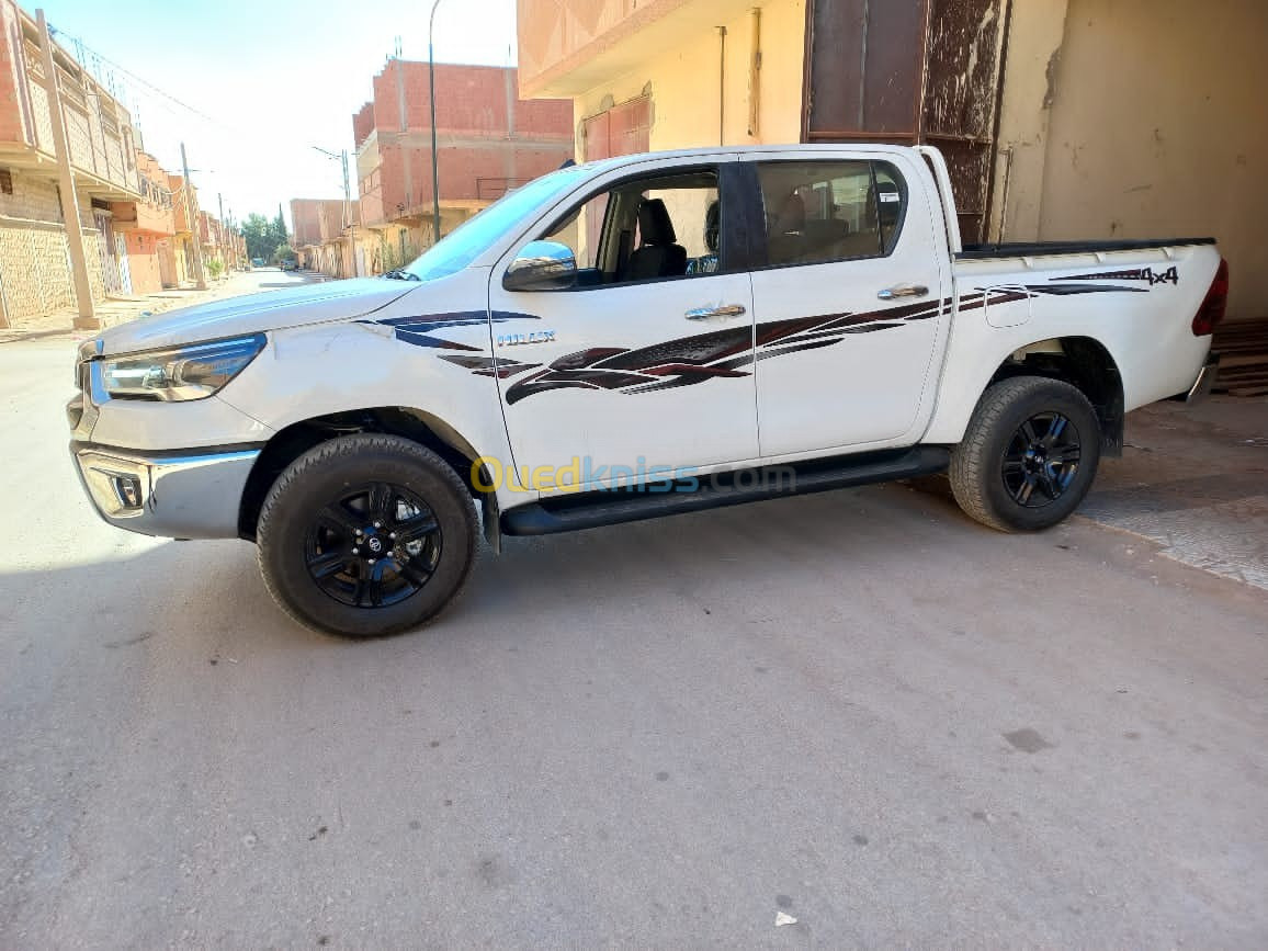 Toyota HILUX 2023 4*4