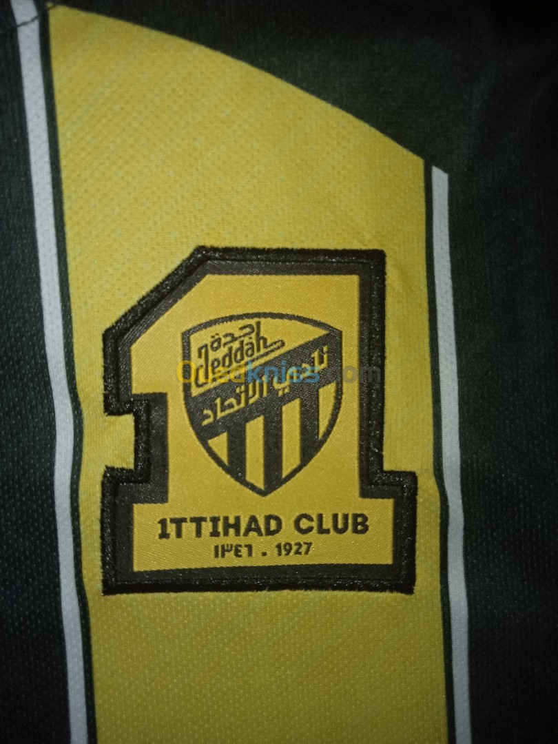 T_shirt: ITTIHAD