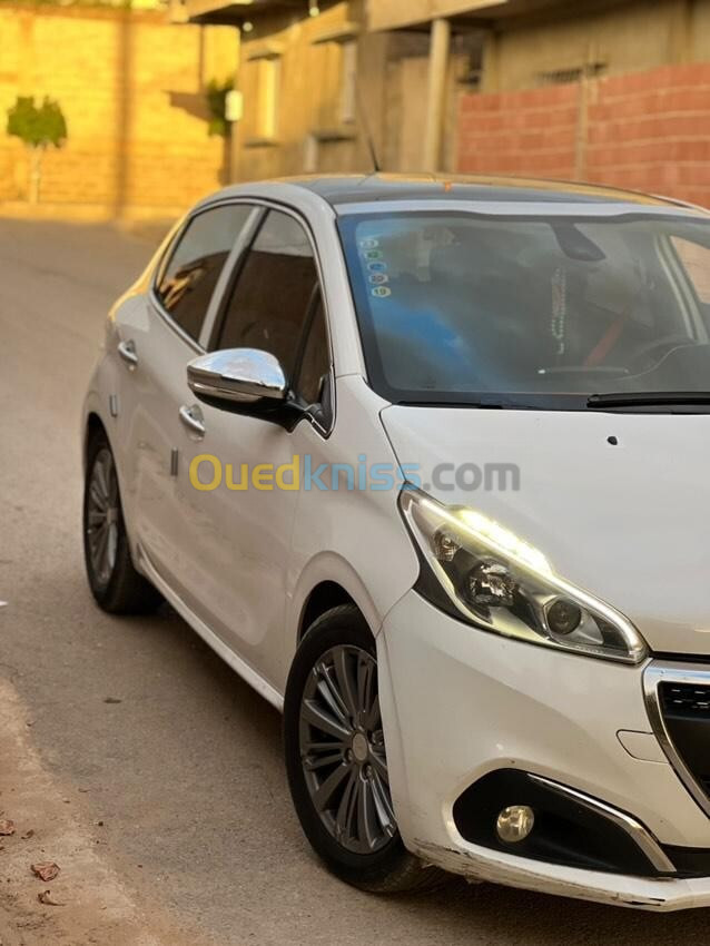 Peugeot 208 2015 Allure