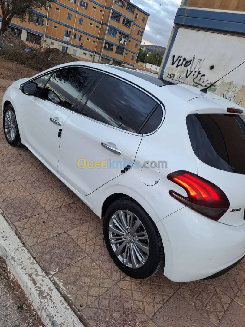 Peugeot 208 2015 Allure Facelift