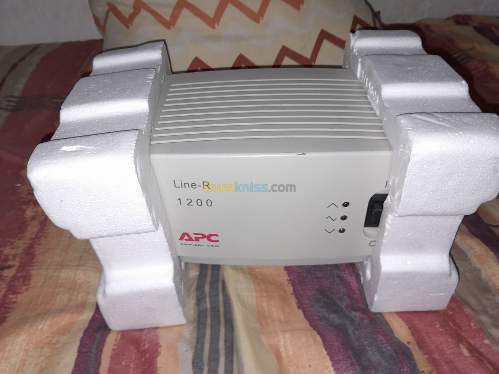 Voltage Regulator APC Line-R 1200w 