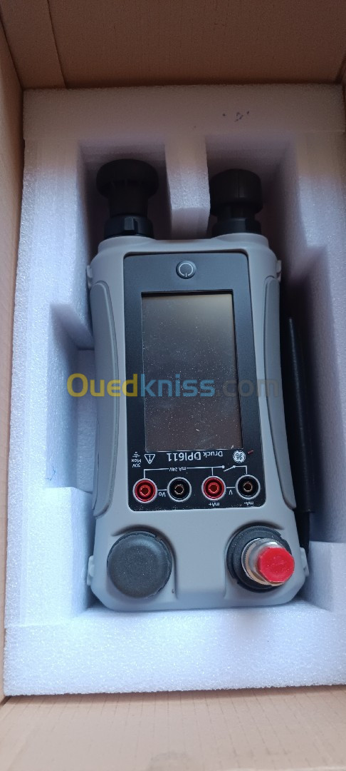 Pressure calibrator DPI 611 