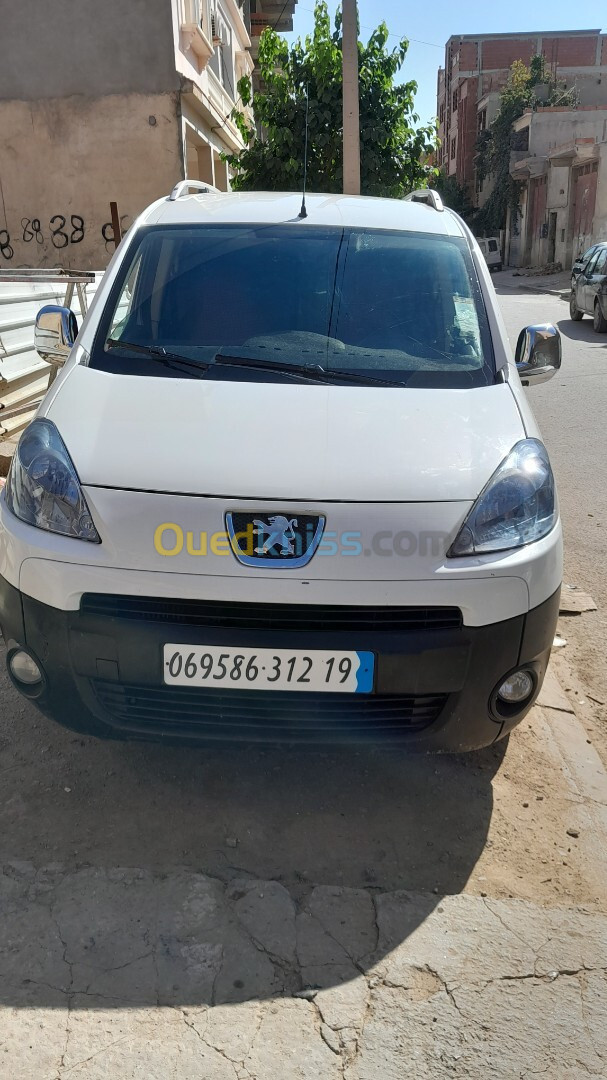 Peugeot بارتنار 2012 B9