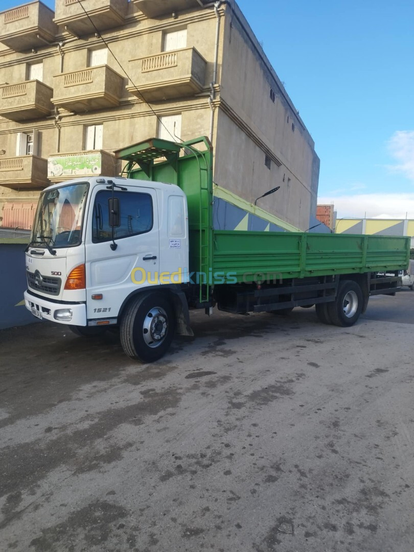 HINO Camion Hino 1521 2014