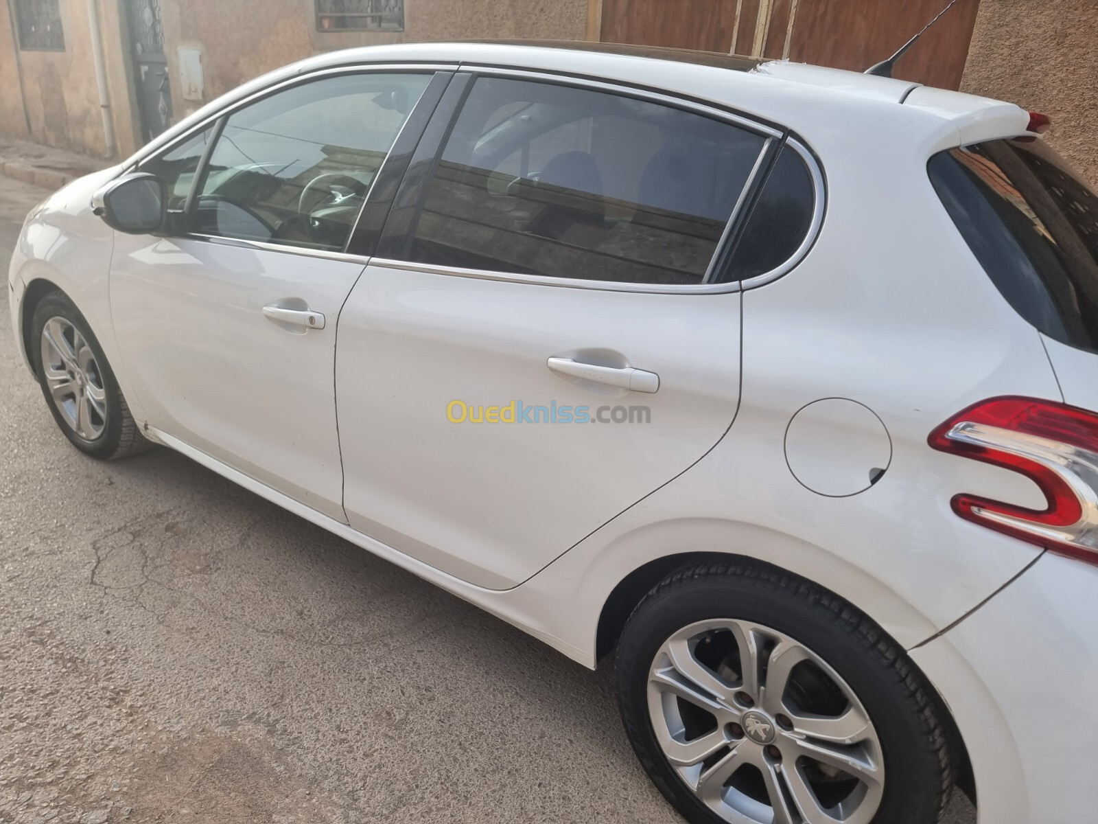 Peugeot 208 2015 Allure