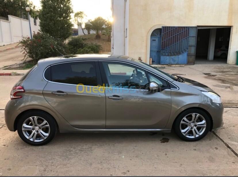 Peugeot 208 2015 Allure