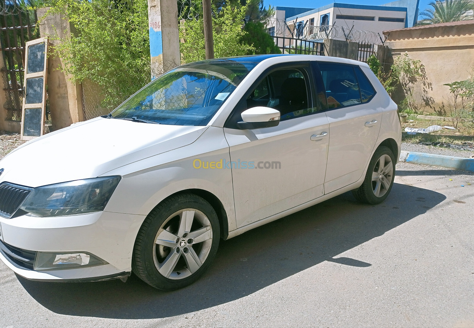 Skoda Fabia 2016 Style (avec toit panoramique)