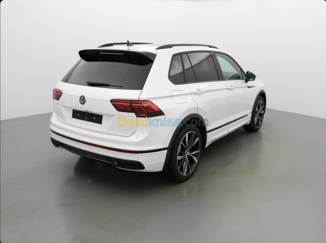 Volkswagen Tiguan 2024 Edition black