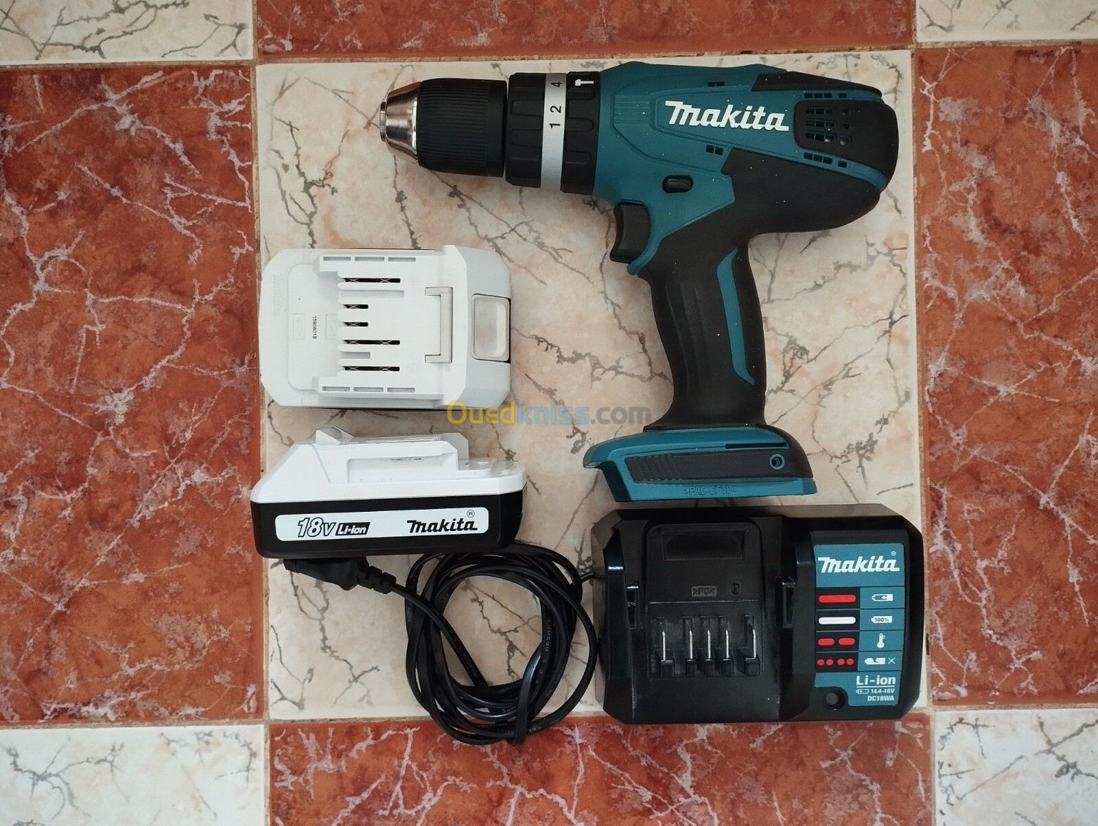 visseuse perceuse Makita 18V 2 batterie avec chargeur