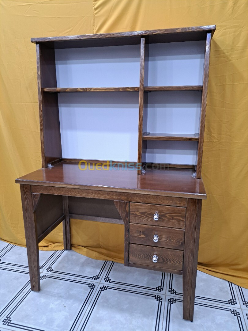 Bureau en bois rouge 