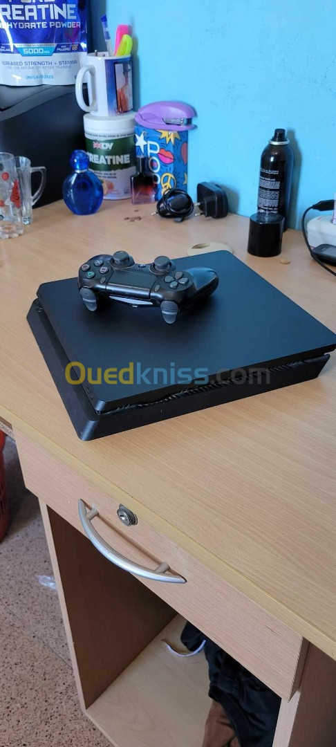 PS4 Slim + 3 jeux