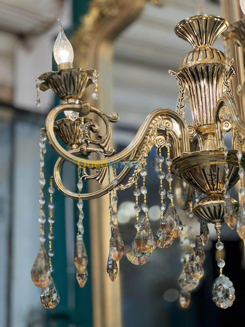  bienvenue chez Château de Versailles :  meuble egyptien console lustre horloge mirior