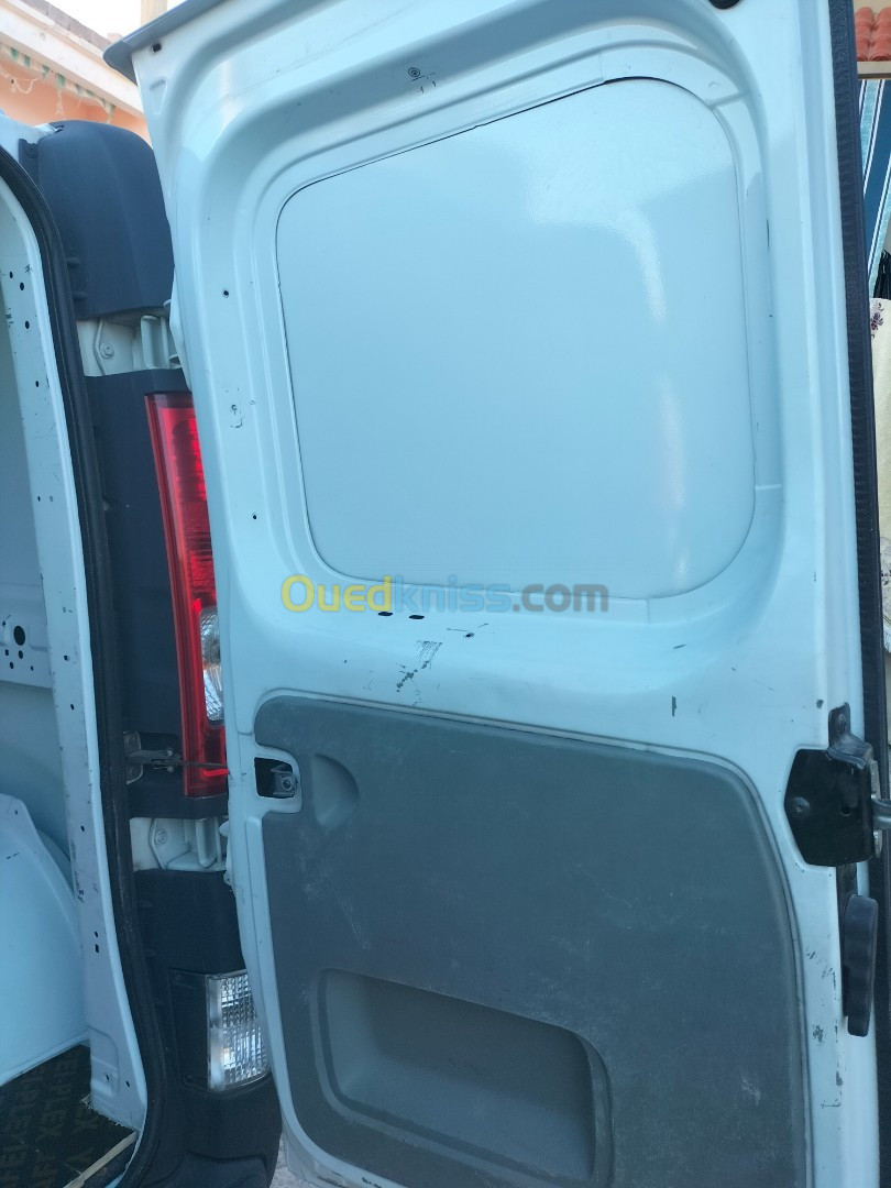 Renault Trafic 2013 يدوية