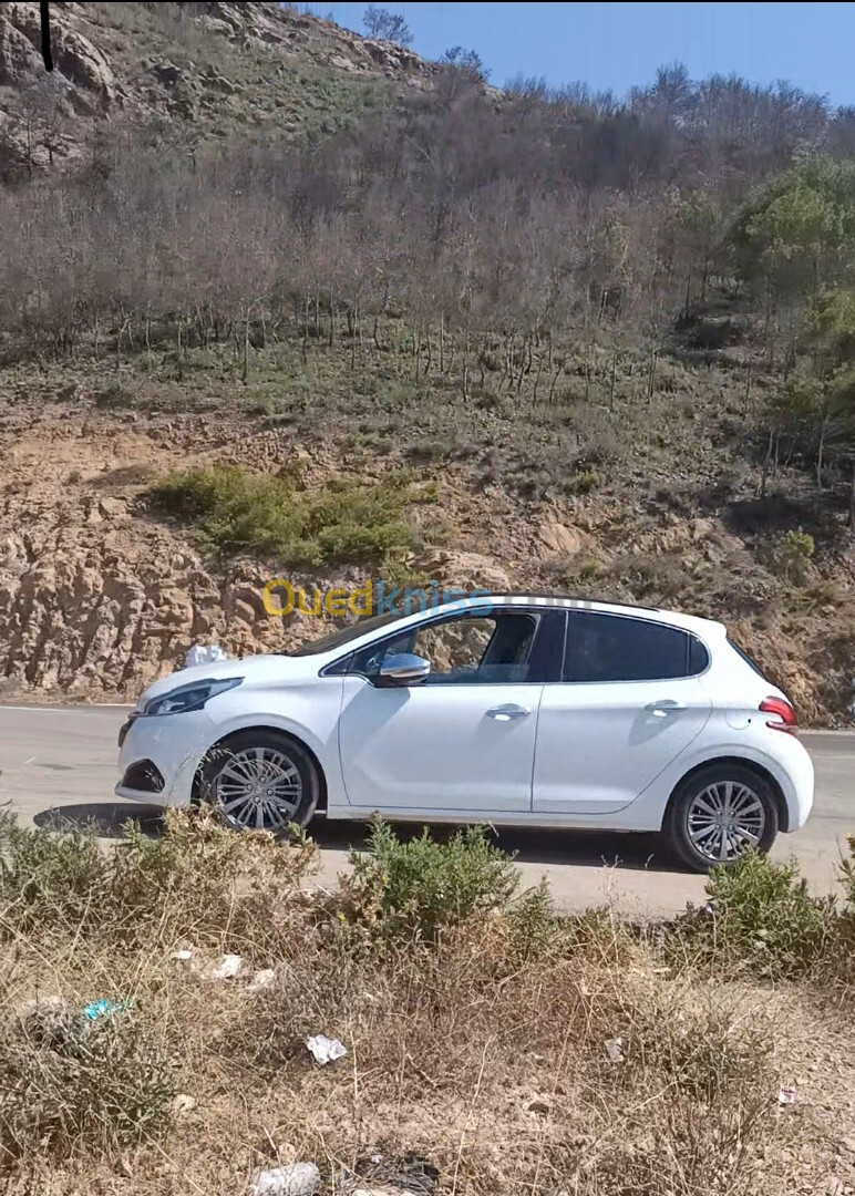 Peugeot 208 2015 Allure Facelift